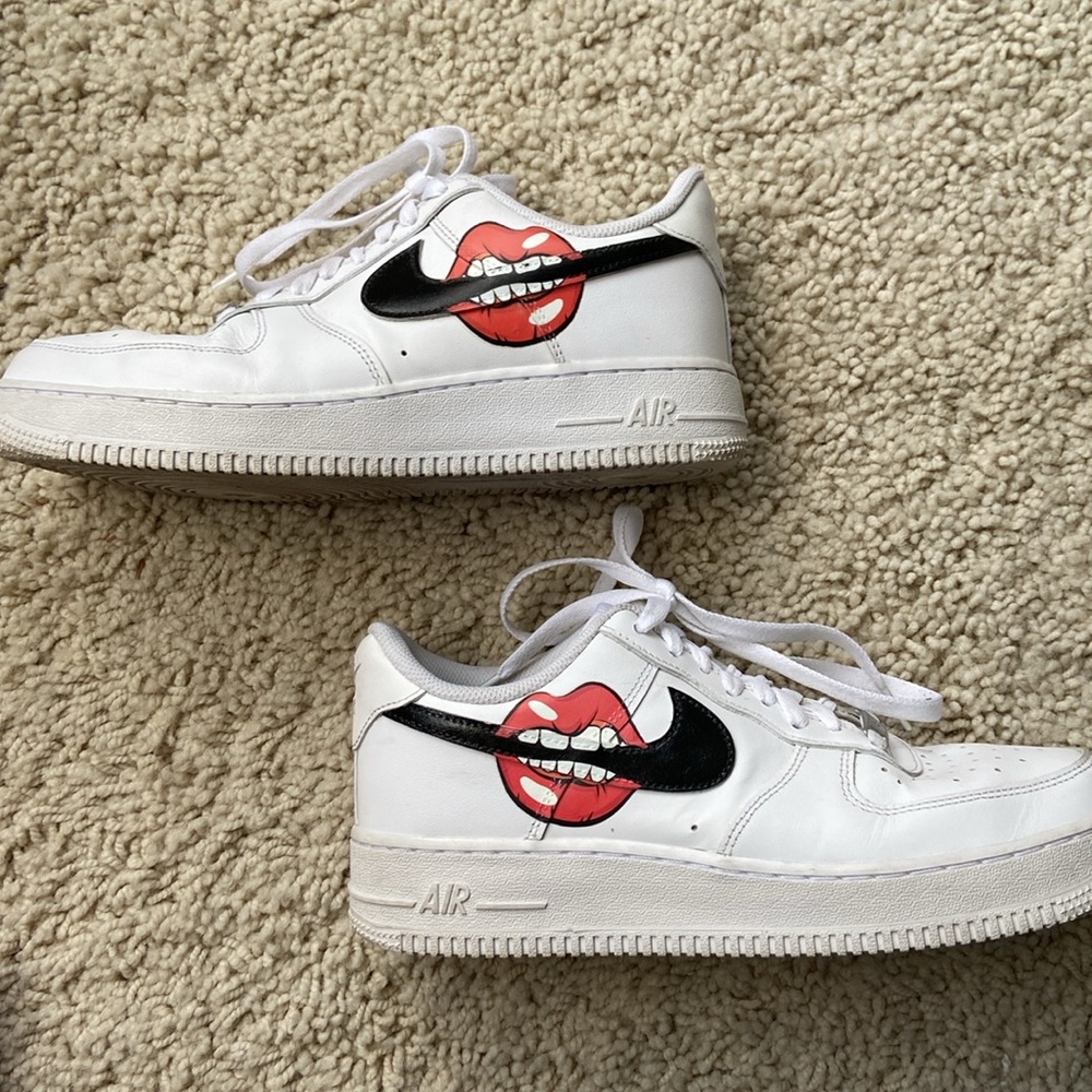 Nike Air Force 1, Size US 8 Custom lips bite swoosh! So cute Excellent condition